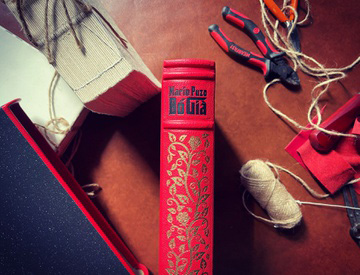 GẦN 300 TRIỆU ĐỒNG chung tay chống Covid-19 qua ĐẤU GIÁ SÁCH