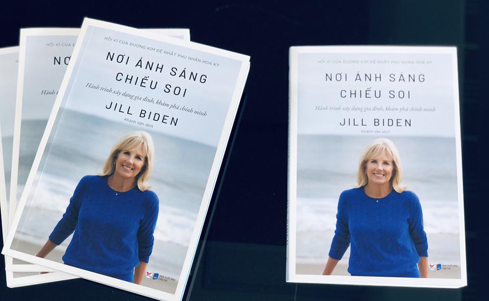 Nơi ánh sáng chiếu soi - Cuốn hồi ký hấp dẫn của đương kim Đệ nhất phu nhân Hoa Kỳ