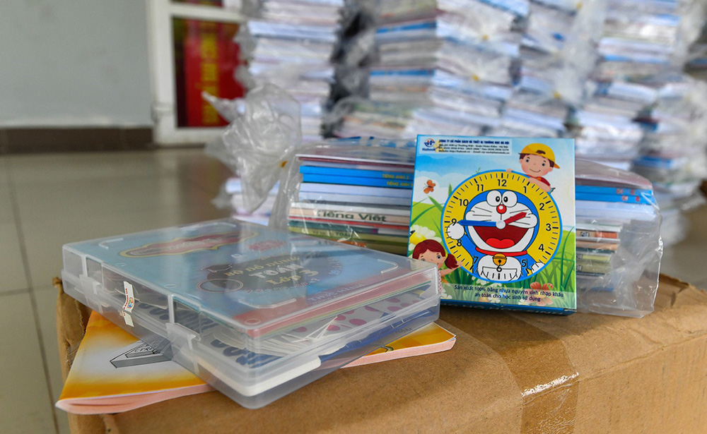 Hơn 100 triệu ủng hộ mua sách giáo khoa cho học sinh nghèo ở TP.HCM