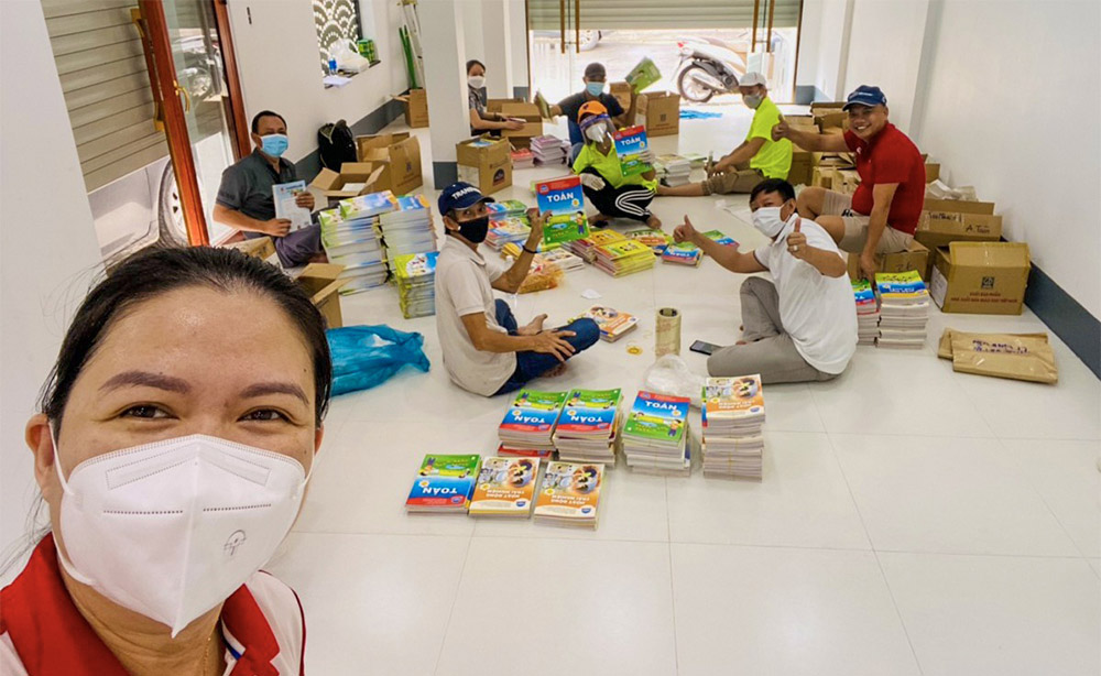 Trao 800 bộ sách giáo khoa cho học sinh Quảng Nam ở TP.HCM
