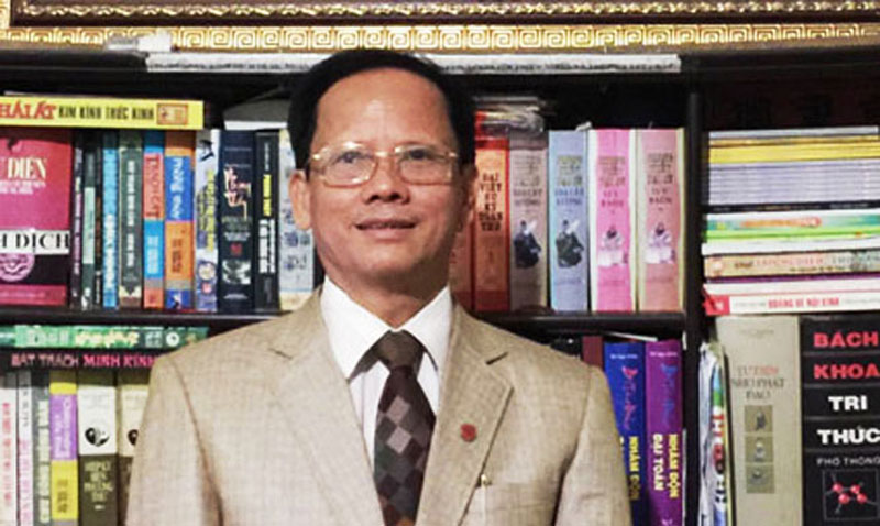 Những hạt bụi đời níu chân