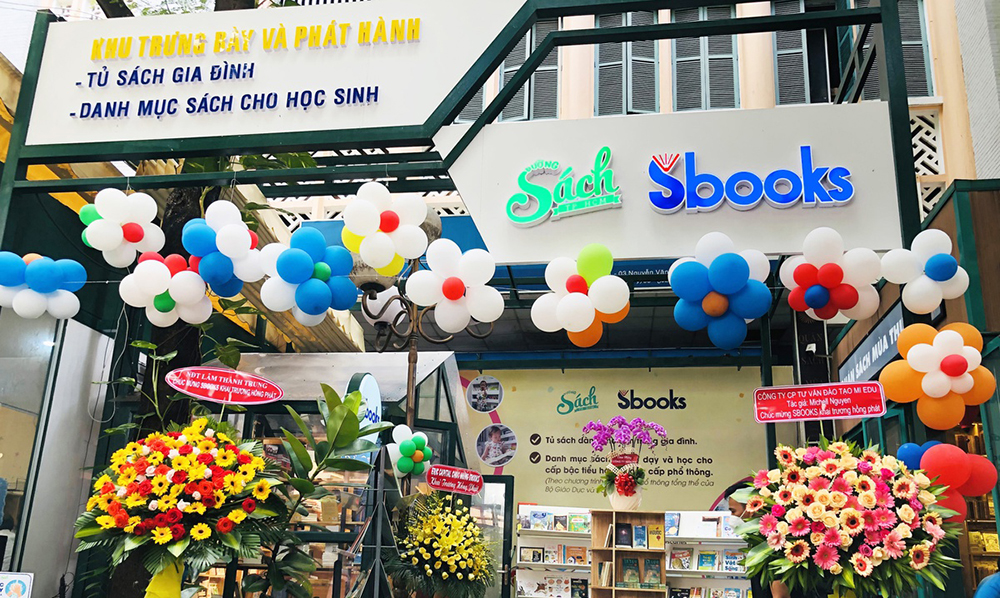 Ra mắt khu trưng bày 'Danh mục sách hỗ trợ dạy và học cấp tiểu học'