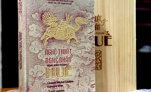 Những BÌA SÁCH có CHẤT LIỆU ĐỘC, LẠ