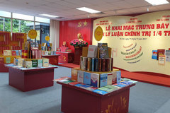Trưng bày 'Sách Lý luận chính trị 1/4 thế kỷ'