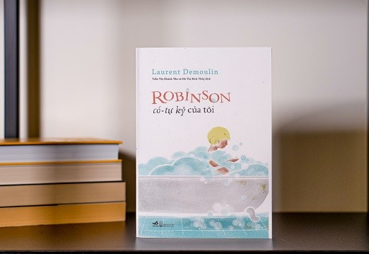 'Robinson có-tự-kỷ của tôi': Cuốn tiểu thuyết cảm động sâu sắc về tình cha con