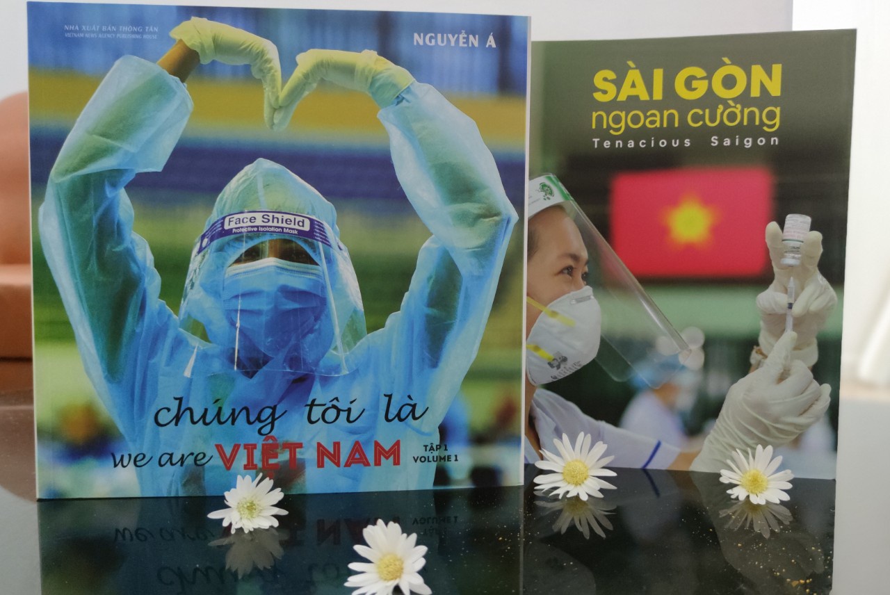Ra mắt hai cuốn sách của nhiếp ảnh gia Nguyễn Á