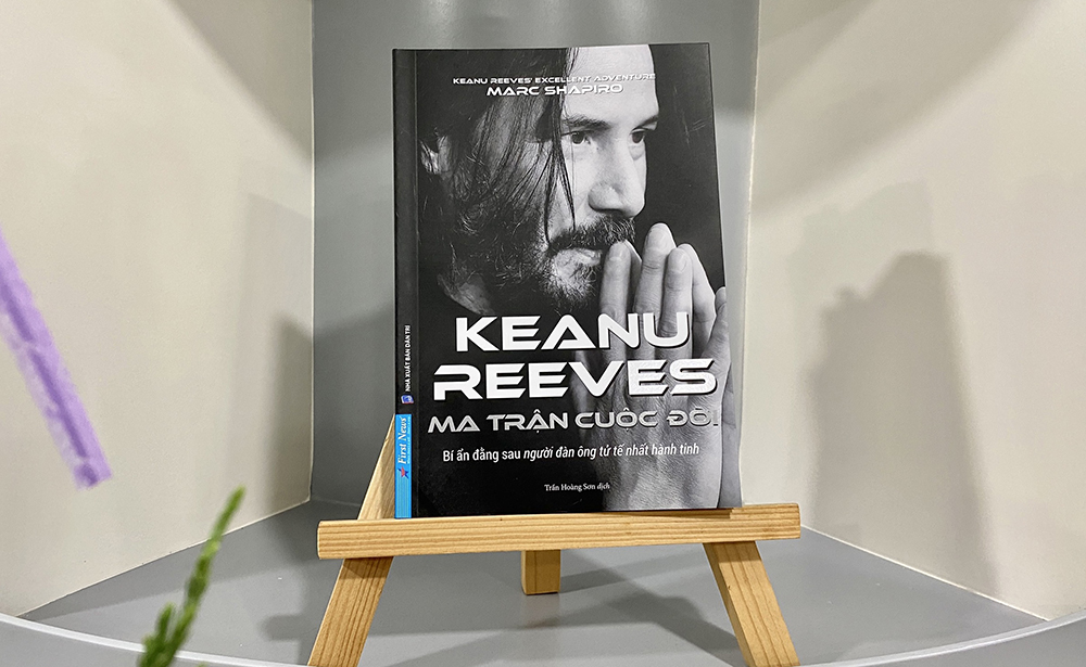 MA TRẬN CUỘC ĐỜI KEANU REEVES: Cuốn sách về người nghệ sĩ hờ hững với hào quang của chính mình 